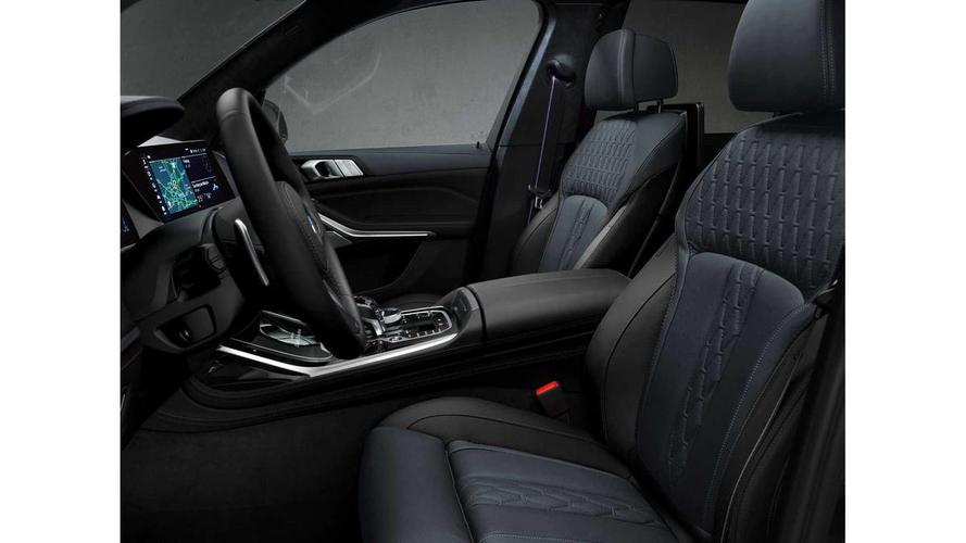 Camila Ângelo recebeu o modelo BMW X7 Dark Shadow Edition 2021