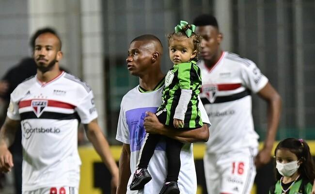 Volante Juninho antes do duelo entre Amrica e So Paulo, nesta quinta-feira (6), pelo Brasileiro