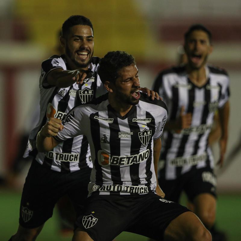 Tombense e Atlético se enfrentaram nesta quinta-feira (4), em partida válida pela 2ª rodada do Campeonato Mineiro. O confronto foi realizado no Estádio Antônio Guimarães de Almeida, em Tombos. No primeiro tempo, uma queda de energia paralisou a partida por cerca de 20 minutos.