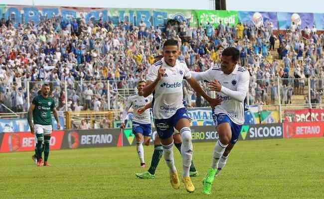 Cruzeiro venceu a Caldense por 2 a 1 no Ronaldão, em Poços de Caldas, pela 7ª rodada da 1ª fase do Mineiro