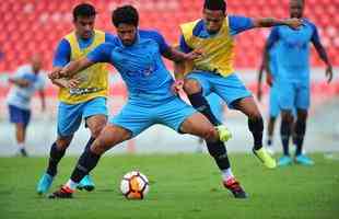 Fotos do treino do Cruzeiro no estdio Libertadores de Amrica, casa do Independiente, em Avellaneda. Time celeste fechou preparao para o jogo contra o Racing, s 21h30 desta tera-feira, no El Cilindro, pela primeira rodada do Grupo 5 da Copa Libertadores (Ramon Lisboa/EM D.A Press)