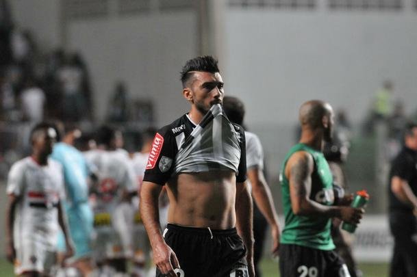 Imagens da tristeza dos atleticanos no Independncia com a eliminao na Copa Libertadores