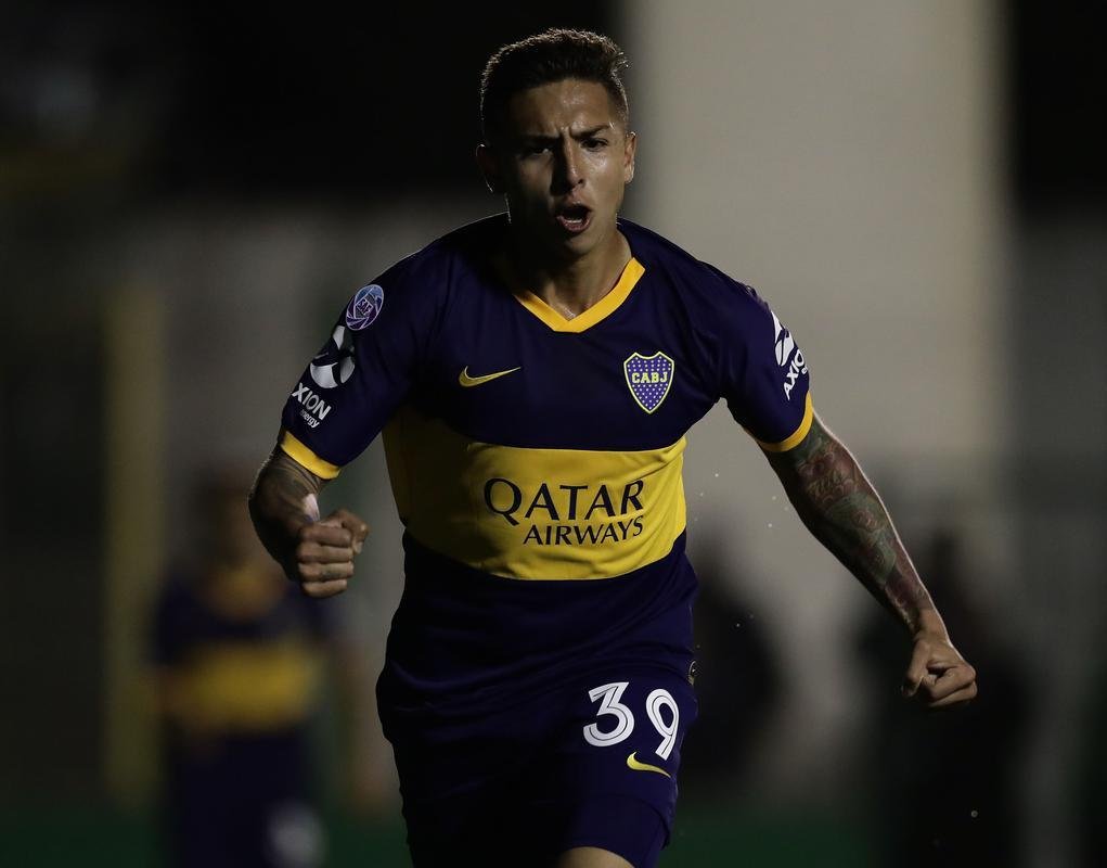 Fotos de Agustn Almendra, volante do Boca Juniors, de 22 anos, que est na mira do Cruzeiro para 2023. Vnculo dele na Argentina vai at junho do prximo ano, o que permite firmar pr-contrato a partir de janeiro com qualquer clube