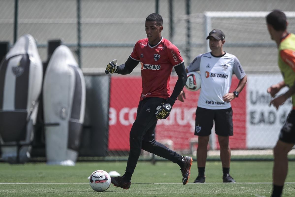 Fotos do primeiro treino de Junior Alonso no retorno ao Atltico