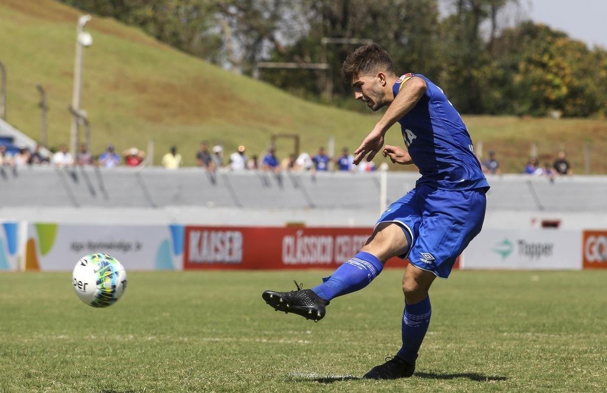 Cruzeiro chegou a abrir 2 a 0 sobre o Londrina, com gols de Lucas Silva e Sassá, mas cedeu o empate no segundo tempo e perdeu nos pênaltis por 3 a 1. Time foi eliminado na semifinal da Primeira Liga.