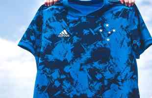 Fotos da nova camisa 3 do Cruzeiro, produzida pela Adidas
