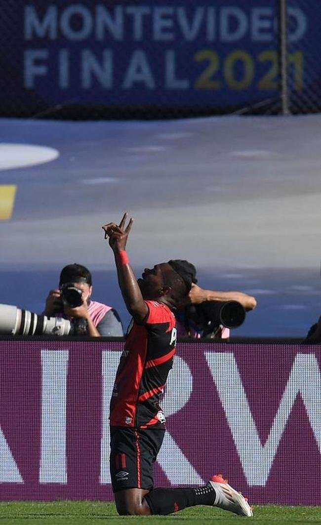 Gol de Niko deu o ttulo da Copa Sul-Americana ao Athletico-PR no Estdio Centenrio, em Montevidu. Furaco venceu o RB Bragantino por 1 a 0 na deciso