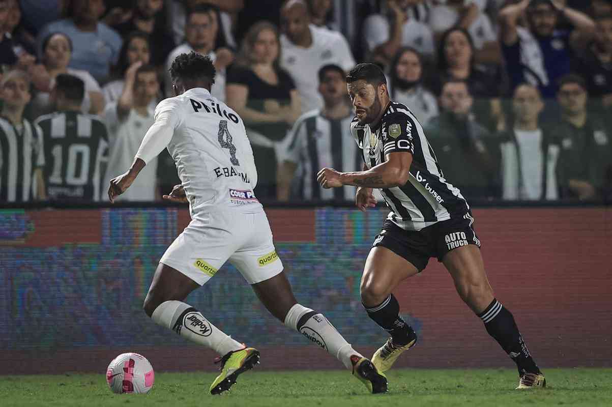 Fotos do jogo entre Santos e Atltico na Vila Belmiro, em Santos, pela 30 rodada do Campeonato Brasileiro