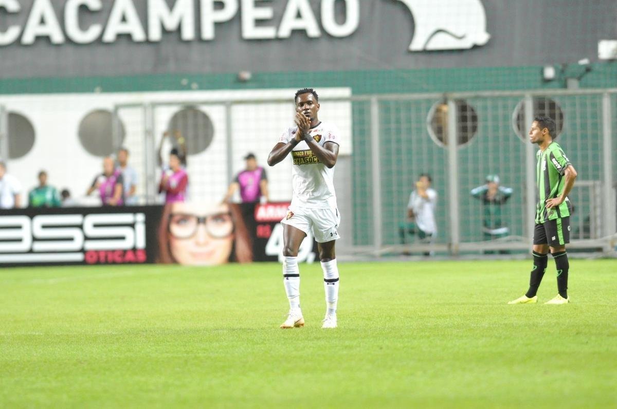 Sport virou no final, com Guilherme, de pnalti, e Hyuri em contragolpe fatal: 2 a 1 para o Leo