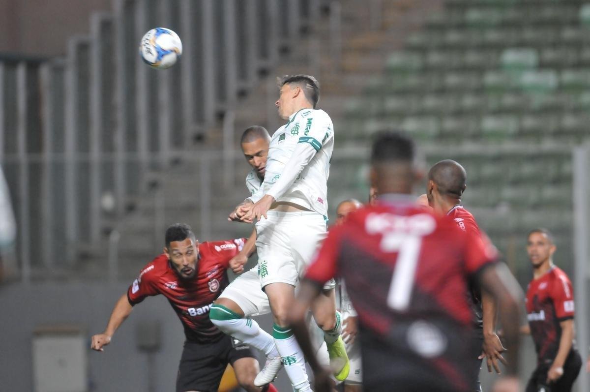 Fotos de Amrica x Brasil de Pelotas, no Independncia, pela 24 rodada da Srie B