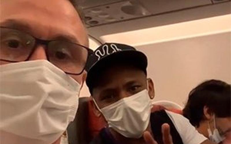 Waguininho chegou a BH na noite desse domingo ao lado do empresário Miguel Calluf