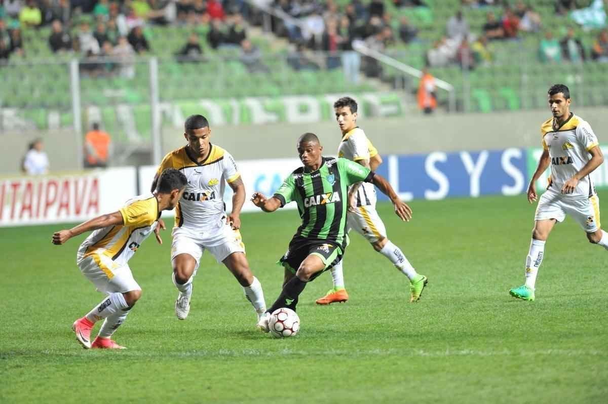 Imagens da partida entre Amrica e Cricima, no Independncia, pela Srie B do Brasileiro