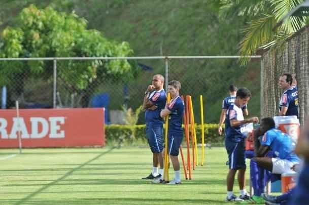 Enquanto os titulares fizeram atividade regenerativa, os reservas derrotaram o Nutico-RR, por 3 a 0. Ariel Cabral, Bruno Nazrio e Douglas Coutinho anotaram os gols do time celeste.