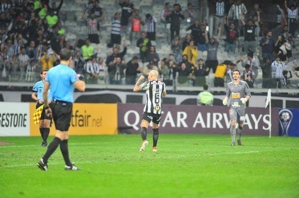 Atltico perdeu por 4 a 3 para o Coln nos pnaltis e foi eliminado da Copa Sul-Americana. Goleiro argentino Burin defendeu penalidades de Rver e Cazares