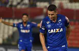 Imagens da partida entre Nacional e Cruzeiro, pela primeira fase da Copa Sul-Americana