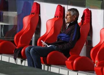 Setién deixa o time catalão com um retrospecto de 16 vitórias, quatro empates e cinco derrotas, a última delas pelo sonoro placar de 8 a 2