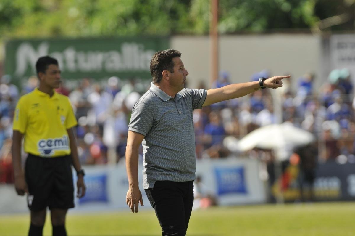 Cruzeiro abriu 2 a 1 no primeiro tempo, com gols de Raniel e Robinho; Alemo descontou para o Guarani