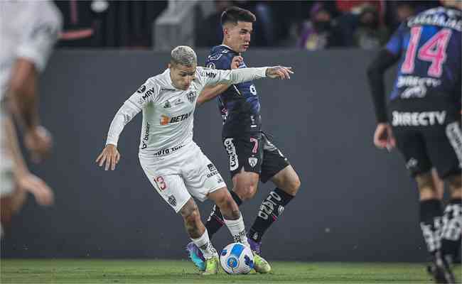 Corinthians sai na frente, mas leva empate de Atlético-MG e cai