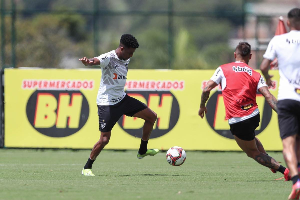 Primeiro treino comandado por Cuca desde a volta ao Atltico
