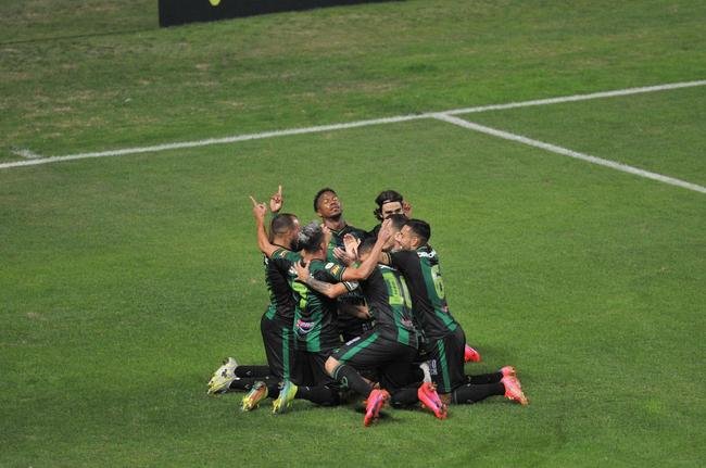 Ribamar abriu o placar para o Amrica sobre o Inter no Independncia