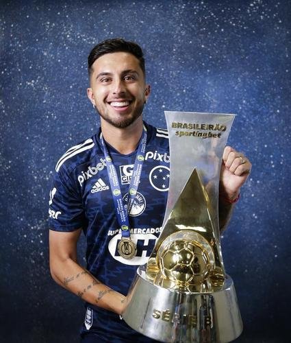 Leo Pais: indicação do técnico Pezzolano ao Cruzeiro, o meio-campista uruguaio tem futuro indefinido após não renovar com o Cruzeiro