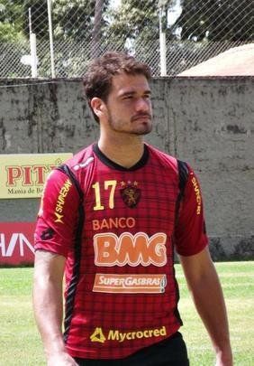 Matheus Cavichioli fez pouco mais de 20 minutos pelo Sport, depois de Saulo sentir o joelho em clássico contra o Náutico