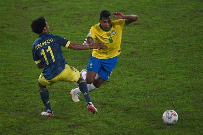 Brasil e Colmbia se enfrentaram no Estdio Nilton Santos, pelo Grupo B da Copa Amrica