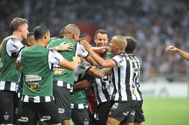 Marquinhos abriu o placar para o Atltico em chute cruzado: 1 a 0