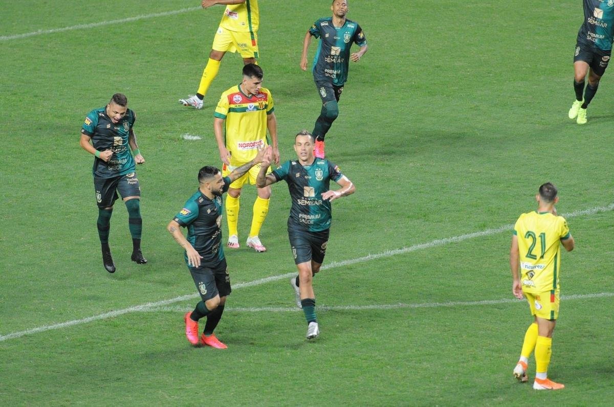 Fotos do jogo entre Amrica e Sampaio Corra, no Independncia, em Belo Horizonte, pela 27 rodada da Srie B do Campeonato Brasileiro