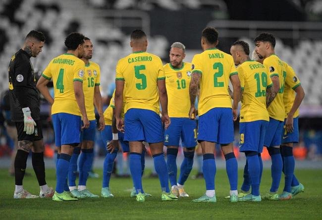 Brasil e Peru se enfrentaram no Estdio Nilton Santos, pelas semifinais da Copa Amrica 