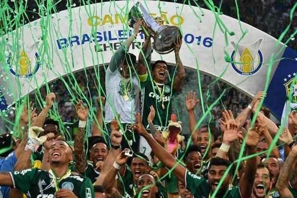 Palmeiras vence Chapecoense no Allianz Parque e conquista nono ttulo brasileiro. Dudu ergueu a taa