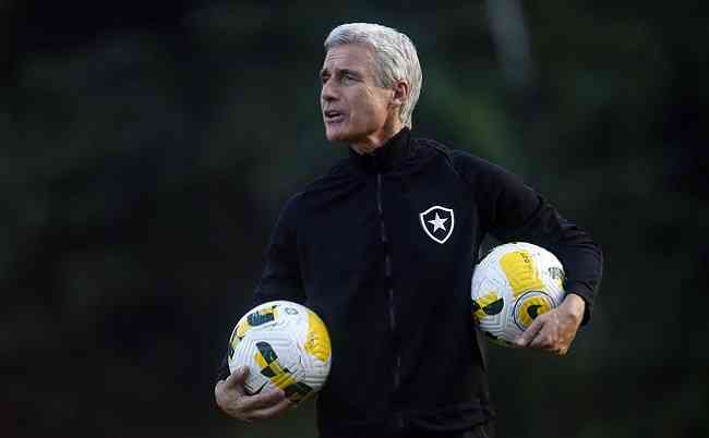 Técnico do Botafogo, Luís Castro promoverá várias mudanças na escalação do Botafogo para enfrentar o América