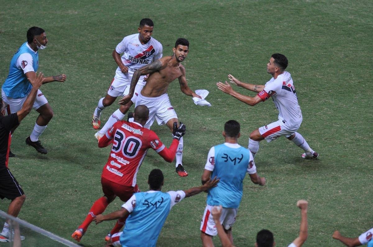 Depois de empate por 1 a 1 no tempo normal, Amrica derrotou Ferrovirio por 3 a 2 nos pnaltis e avanou  terceira fase da Copa do Brasil