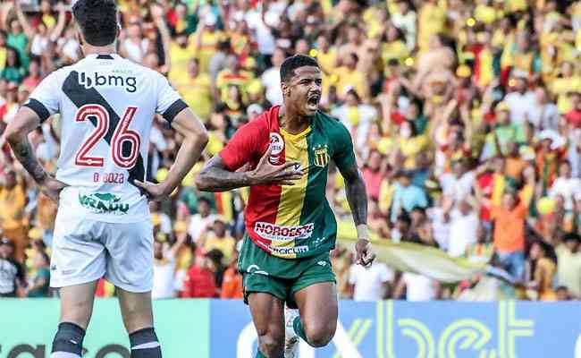 Vasco sofre dura derrota para o Sampaio Corrêa no Maranhão 