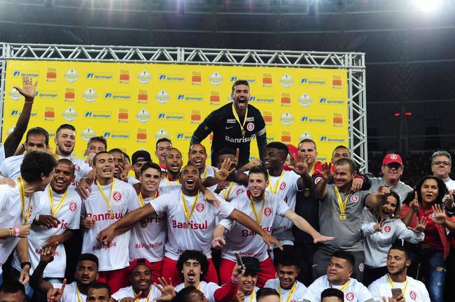 8º Internacional (RS) - 45 títulos