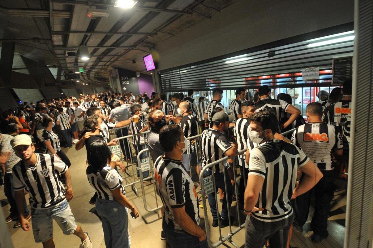 Fotos da torcida do Atltico no pr-jogo contra o Palmeiras no Mineiro