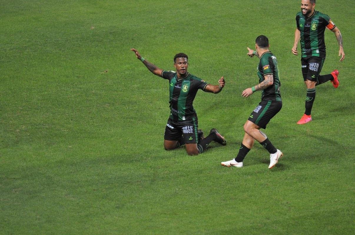 Ribamar abriu o placar para o Amrica no Independncia: 1 a 0