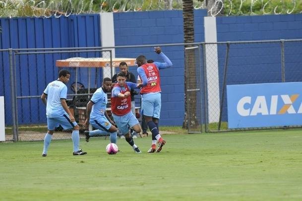 Com gols de Judivan e Rafael Sobis, Cruzeiro venceu Betinense por 2 a 0 em jogo-treino