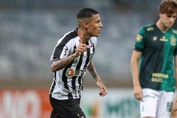 8 Guilherme Arana (foto), Carlos e Fred - 6 gols