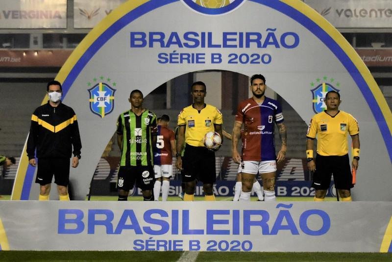 Fotos do duelo entre Paraná e América, pela Série B
