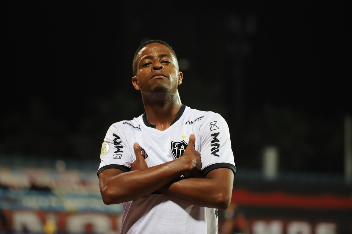 Atltico venceu Atltico-GO por 4 a 3, com gols de Keno (3) e Nathan. Time assumiu liderana do Brasileiro, com 21 pontos