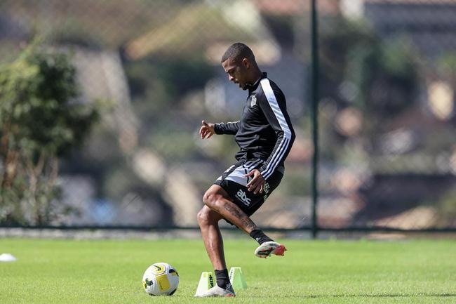 Fotos do treino do Atl�tico na Cidade do Galo nesta quinta-feira (7). Jair fez atividades com bola, mas pouco contato, enquanto Keno fez trabalhos leves com bola e corridas em campo.