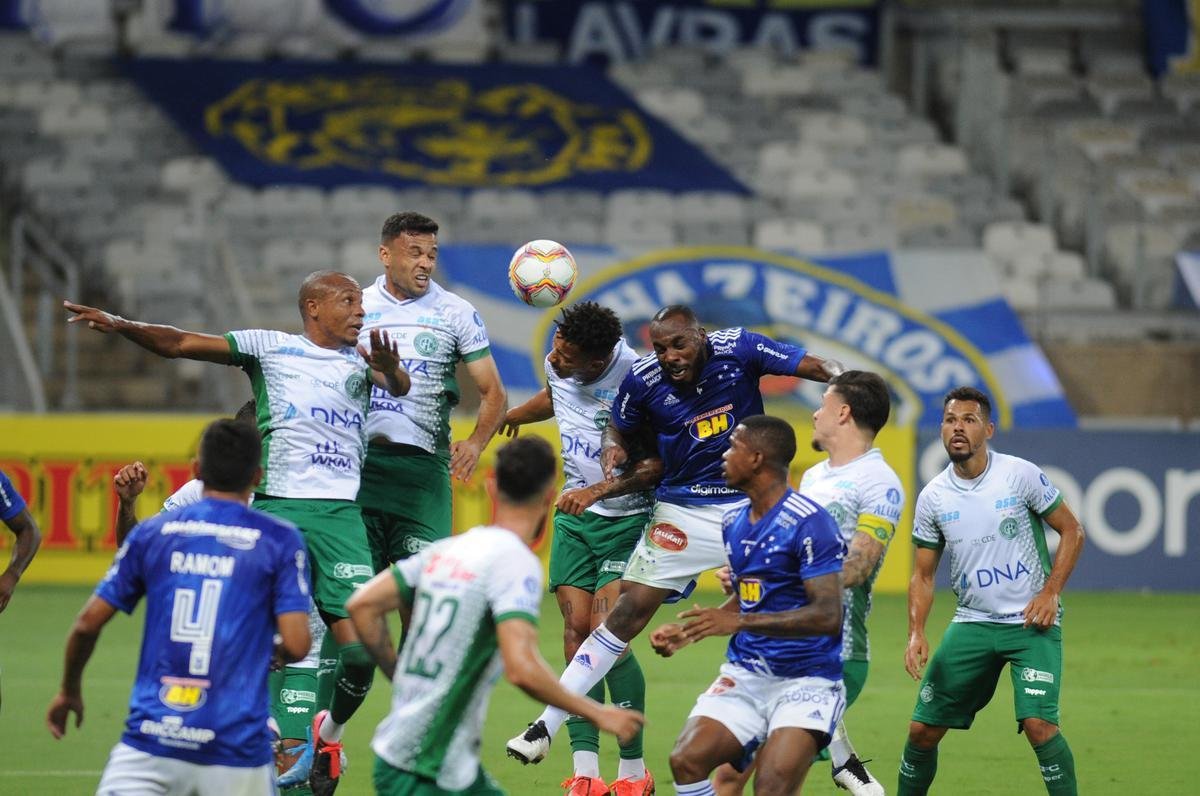 Manoel empatou para o Cruzeiro em arremate de cabea: 1 a 1