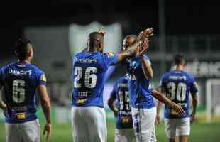 Com gols de Thiago Neves, Arrascaeta e Ded, Cruzeiro goleou a Chapecoense por 3 a 0