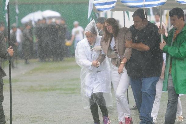 Chegada dos corpos  Arena emocionou a todos. Foi o reencontro dos heris com suas famlias