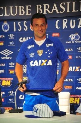 Fred foi apresentado no Cruzeiro pelo presidente Wagner Pires de S e pelo vice Itair Machado