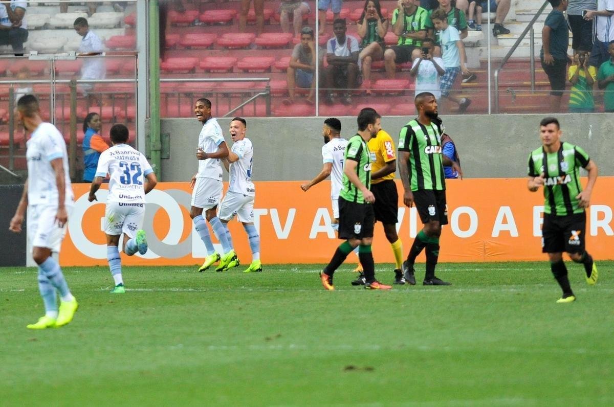 Fotos de América x Grêmio, neste sábado (20/10), no Independência, pela 30ª rodada do Campeonato Brasileiro
