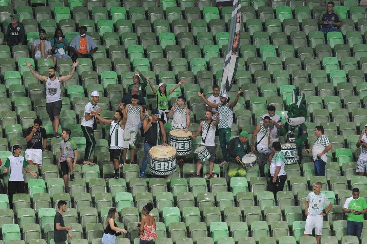 O Amrica recebeu o Patrocinense nesta quarta-feira (16), no Independncia, em Belo Horizonte, para confronto vlido pela 7 rodada do Campeonato Mineiro. A partida marcou a estreia do experiente goleiro Jailson com a camisa do Coelho.