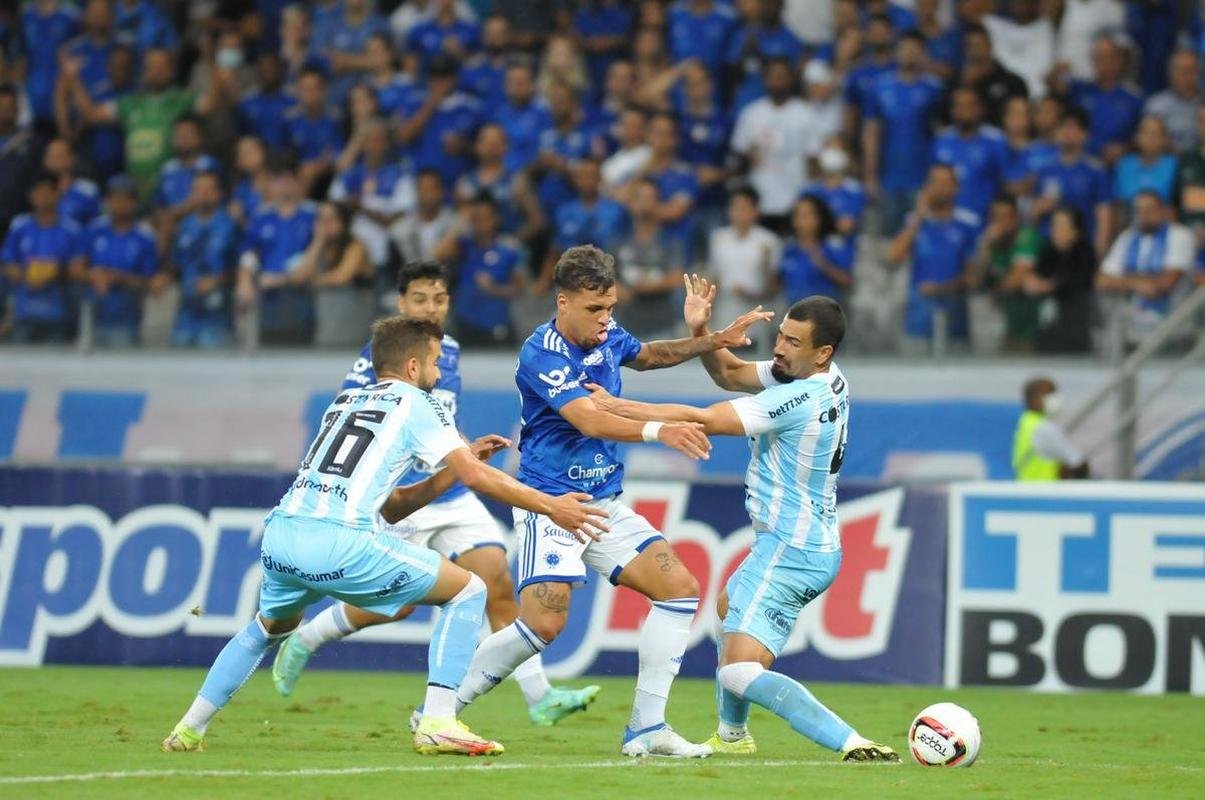 Cruzeiro venceu Londrina por 1 a 0, com gol de Luvannor