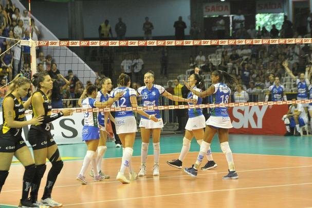 Minas x Praia: veja fotos da primeira partida da final